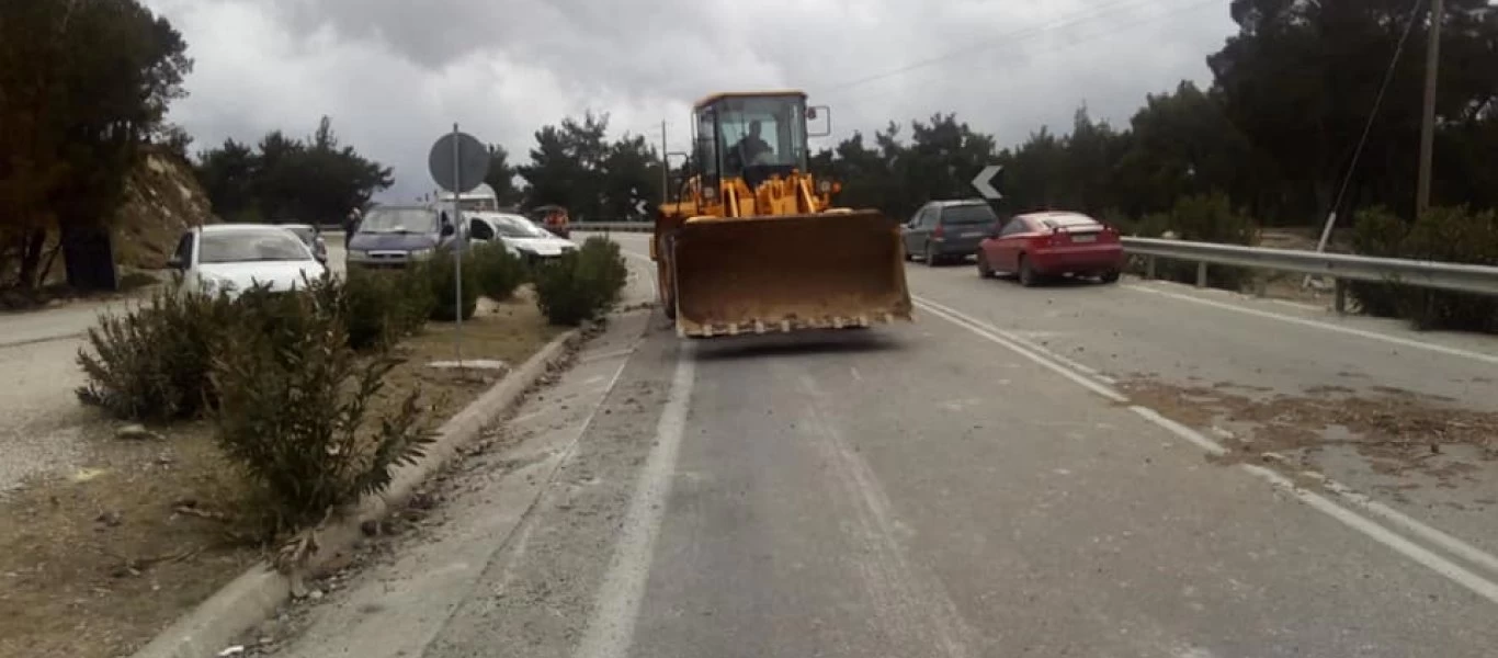 Λέσβος: Έτοιμοι για δεύτερο γύρο συγκρούσεων οι κάτοικοι - Μπλόκα στην εταιρεία ΑΚΤΩΡ (φωτό)